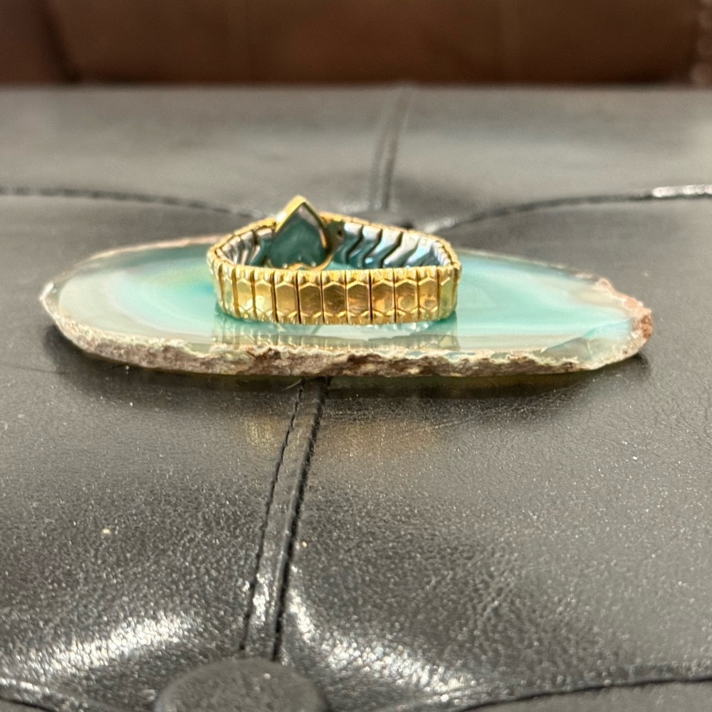 Gold sweetheart expansion Bracelet with Floral Design - Picture 7 of 7